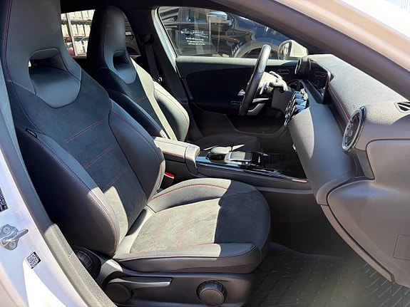 Mercedes-Benz A180 7 of 18