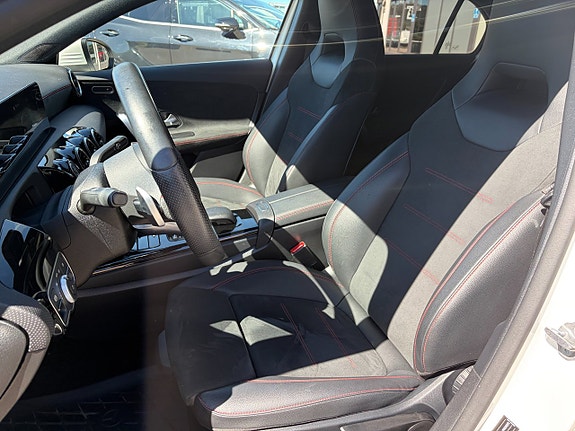 Mercedes-Benz A180 10 of 18