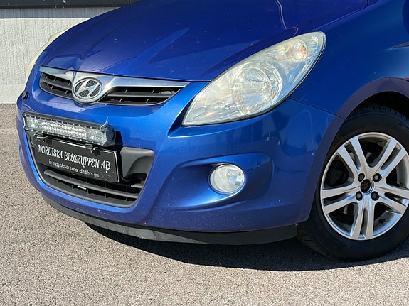 Hyundai i20 2 of 5
