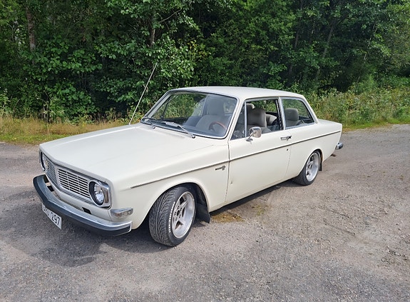 Volvo 142 2 of 4