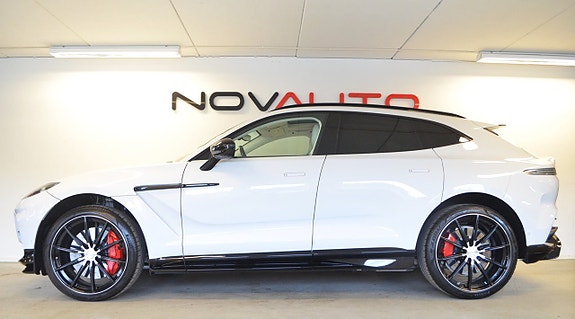 Aston Martin DBX 5 of 5