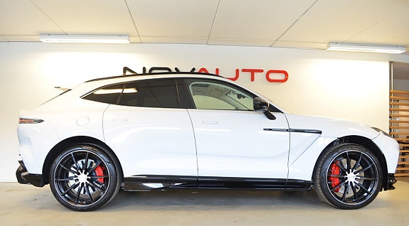 Aston Martin DBX 23 of 26
