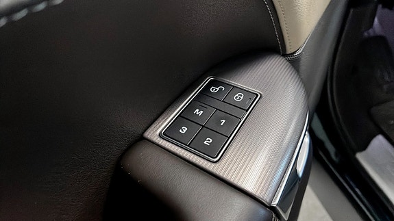 Land Rover Range Rover Sport 24 of 26