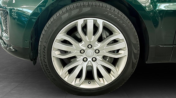 Land Rover Range Rover Sport 9 of 26