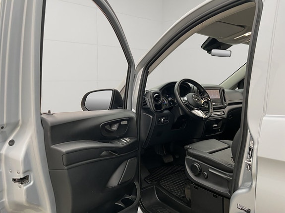 Mercedes-Benz eVito Tourer 14 of 30
