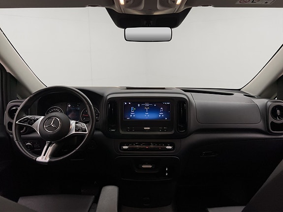 Mercedes-Benz eVito Tourer 17 of 30