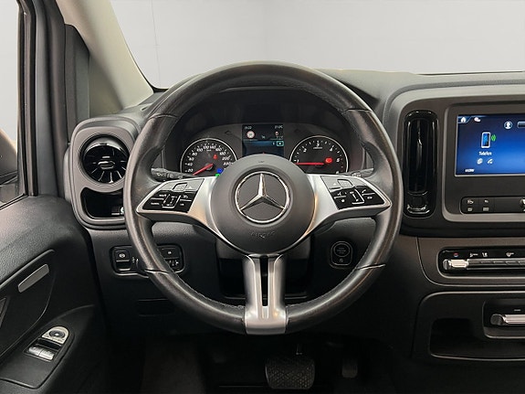 Mercedes-Benz eVito Tourer 16 of 30