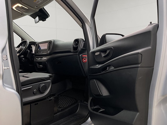 Mercedes-Benz eVito Tourer 29 of 30