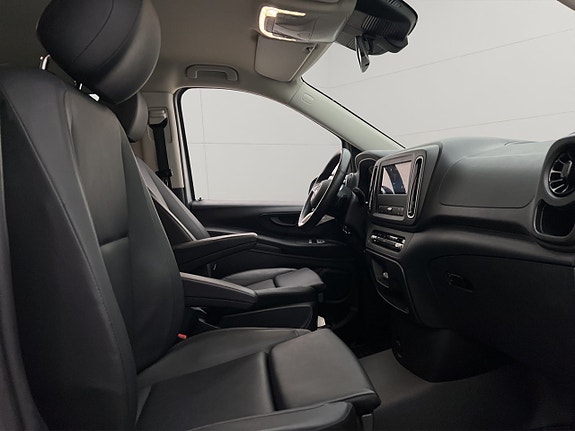 Mercedes-Benz eVito Tourer 28 of 30