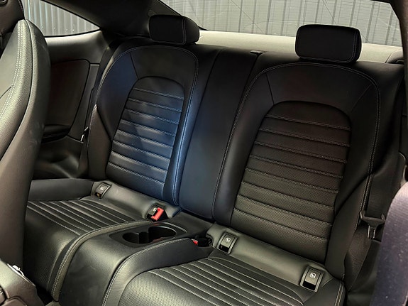 Mercedes-Benz C300 12 of 19