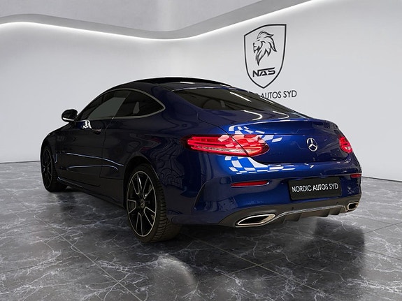 Mercedes-Benz C300 3 of 5