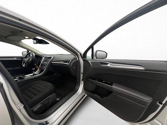Ford Mondeo 21 of 28