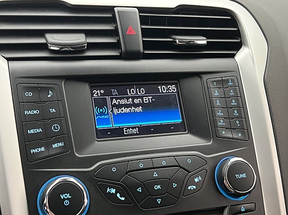 Ford Mondeo 19 of 28
