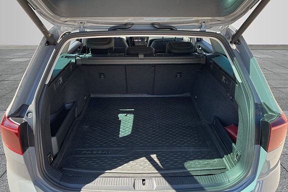 Volkswagen Passat Alltrack 9 of 18