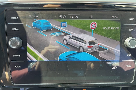 Volkswagen Passat Alltrack 17 of 18
