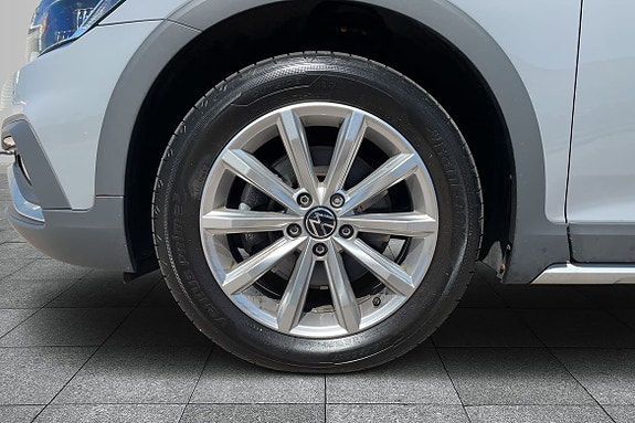 Volkswagen Passat Alltrack 8 of 18