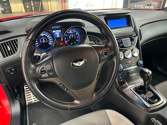 Hyundai Genesis 10 of 15