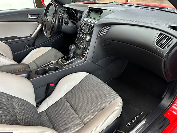 Hyundai Genesis 13 of 15