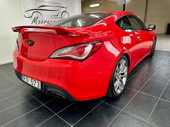 Hyundai Genesis 3 of 15