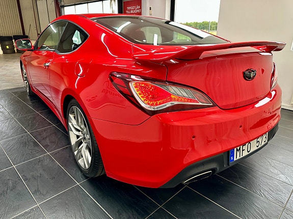 Hyundai Genesis 7 of 15
