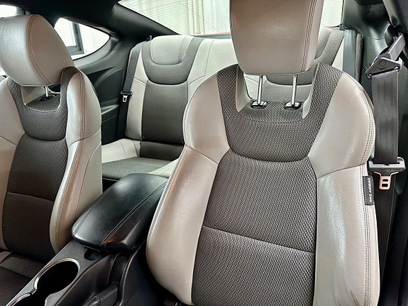 Hyundai Genesis 12 of 15