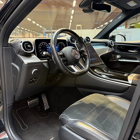 Mercedes-Benz GLC300 e 9 of 14