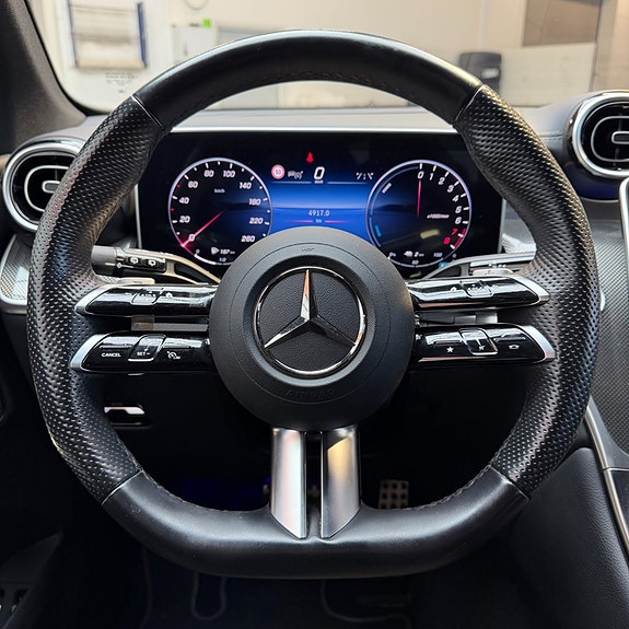 Mercedes-Benz GLC300 e 11 of 14