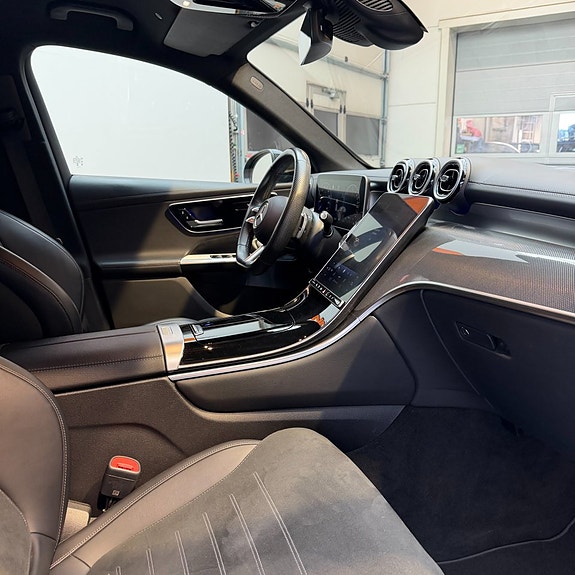Mercedes-Benz GLC300 e 12 of 14