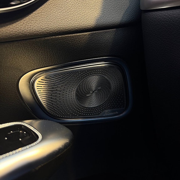 Mercedes-Benz GLC300 e 13 of 14