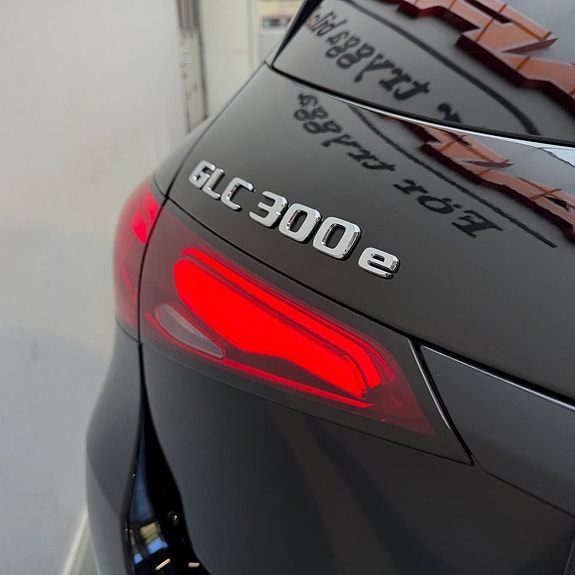 Mercedes-Benz GLC300 e 7 of 14