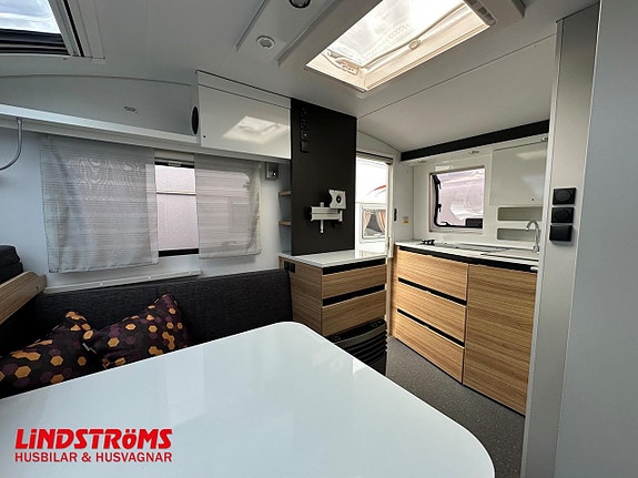 Adria Action 391PH 4 of 5