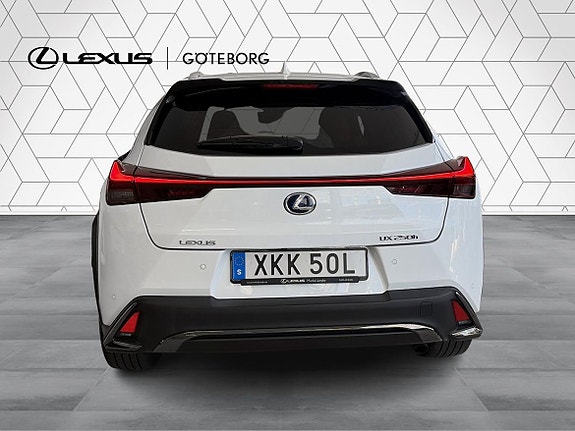 Lexus UX250h 5 of 12
