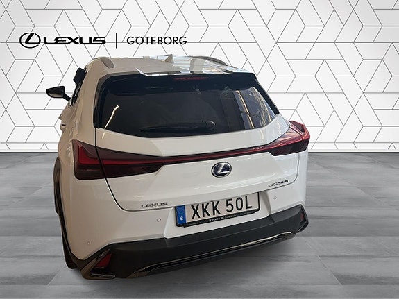 Lexus UX250h 6 of 15