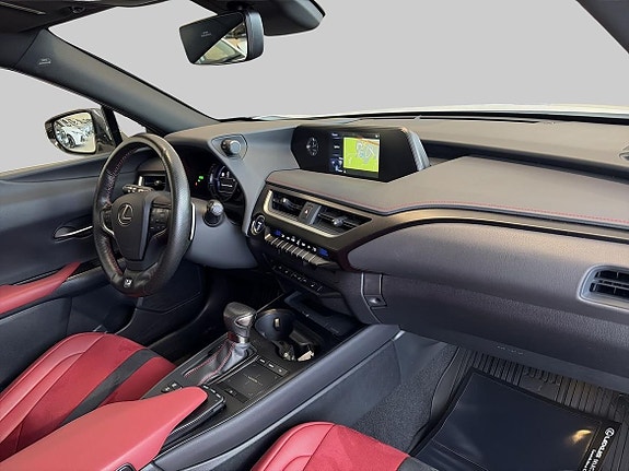 Lexus UX250h 7 of 12