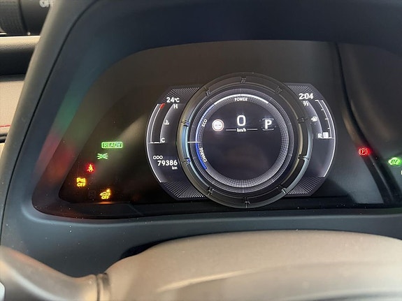 Lexus UX250h 11 of 12