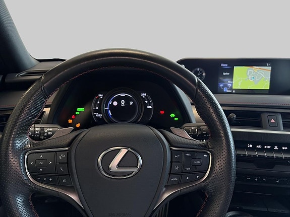 Lexus UX250h 12 of 12