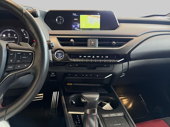 Lexus UX250h 12 of 15