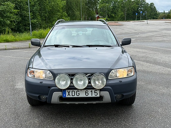 Volvo XC70 2 of 5