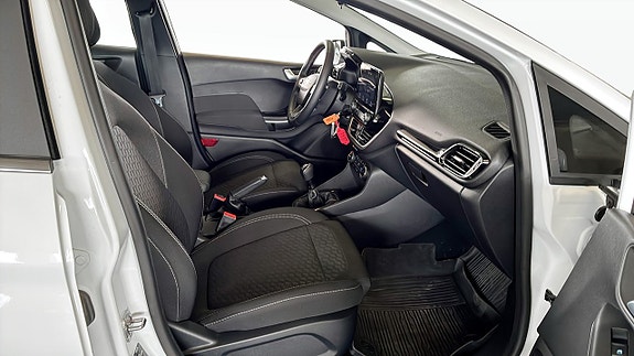 Ford Fiesta 3 of 5