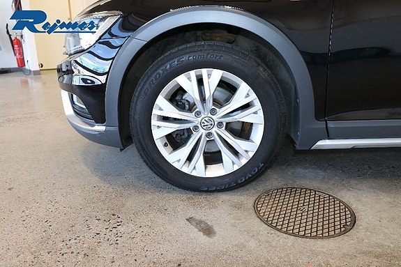 Volkswagen Passat Alltrack 18 of 20
