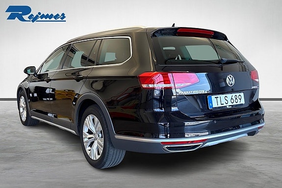 Volkswagen Passat Alltrack 3 of 20