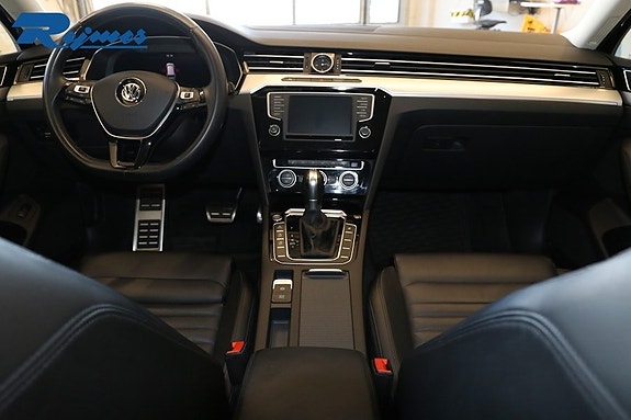 Volkswagen Passat Alltrack 2 of 20