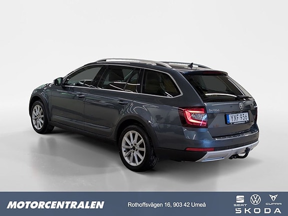 Skoda Octavia Scout 3 of 5