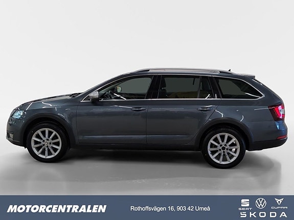 Skoda Octavia Scout 2 of 5