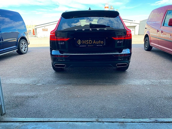 Volvo V60 Cross Country 4 of 5
