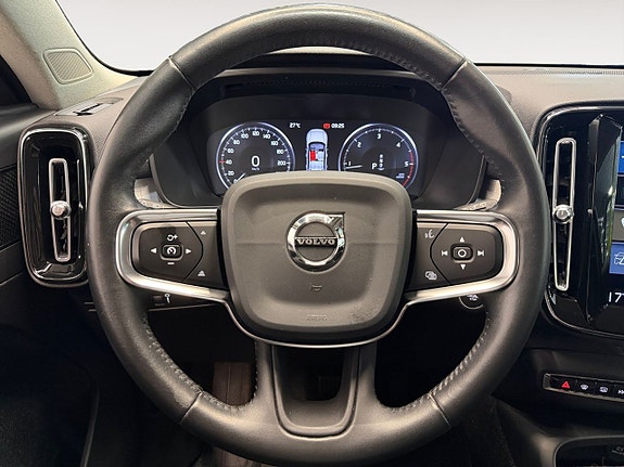 Volvo XC40 13 of 22
