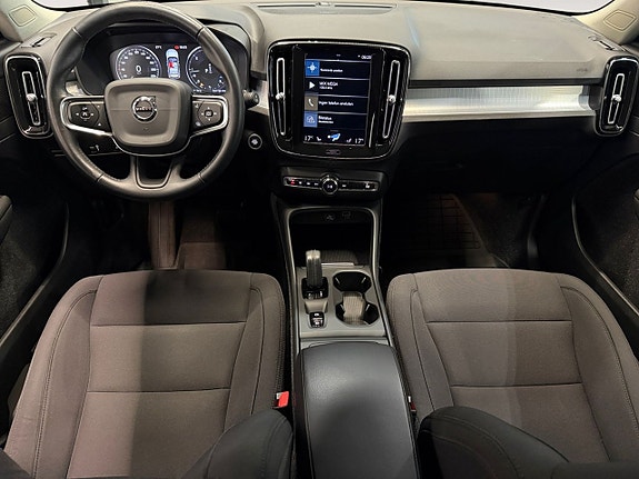 Volvo XC40 10 of 22