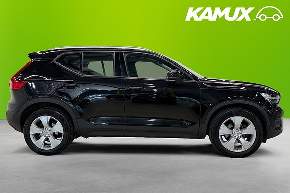 Volvo XC40 2 of 5