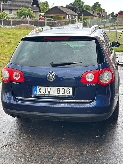 Volkswagen Passat 2 of 4