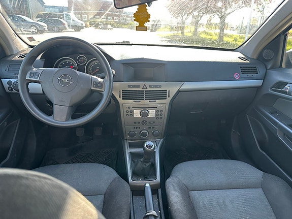 Opel Astra 4 of 5